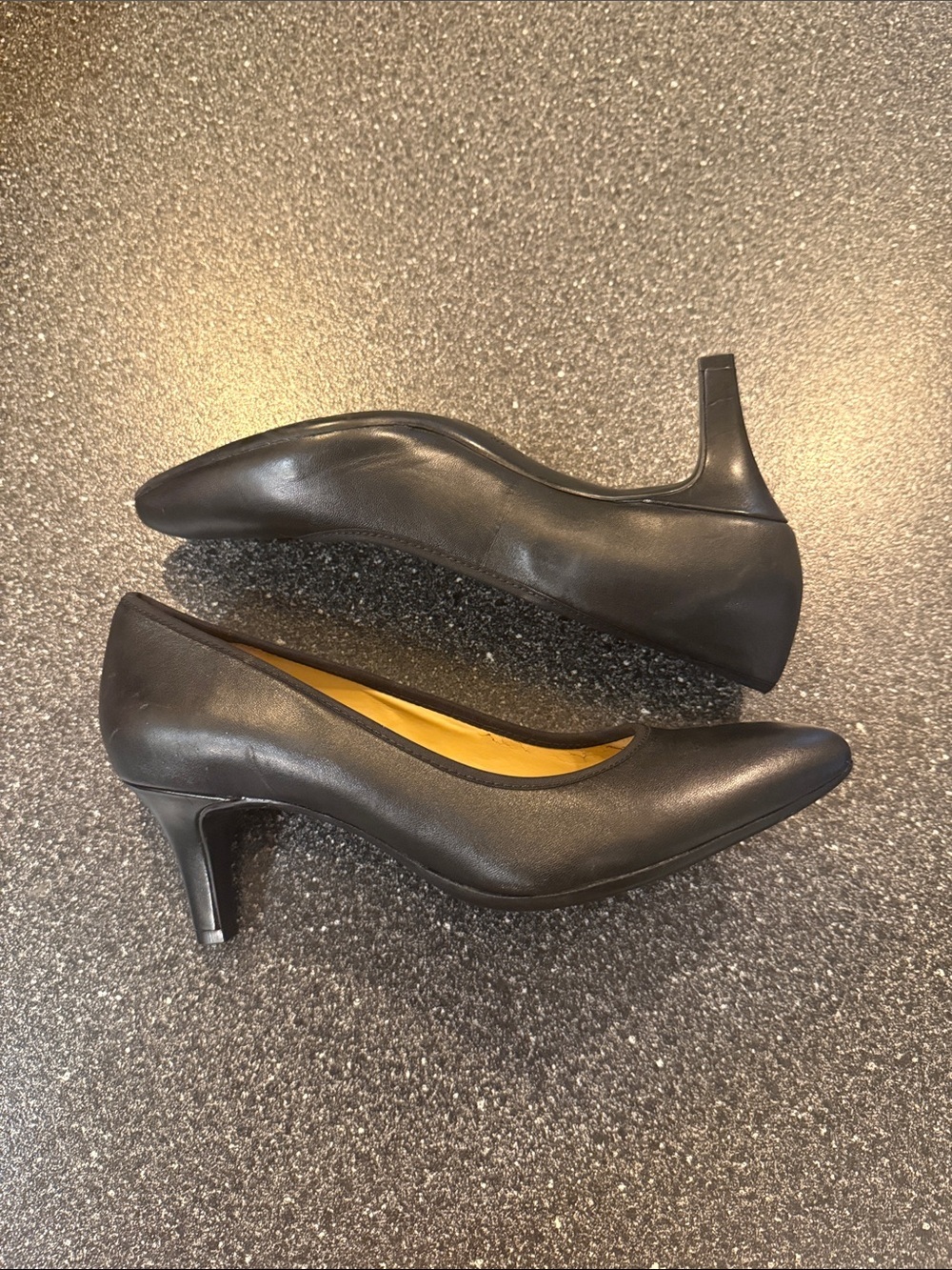 Women’s Naturalizer Black leather heels - size 7.5 - Picture 4 of 7